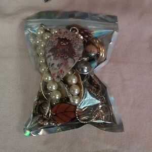 Mixed Women’s Fashion Jewelry Set in Pearl and Gold Tones